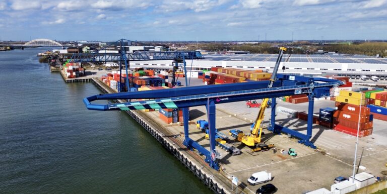 IV Group container kraan